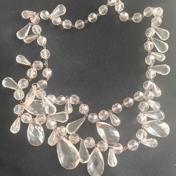 Jewelry - Womens Chrystal necklace